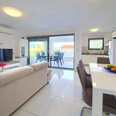 Luxury Aronia Apartman *