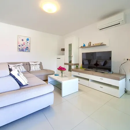 Apartment Luxury Aronia *