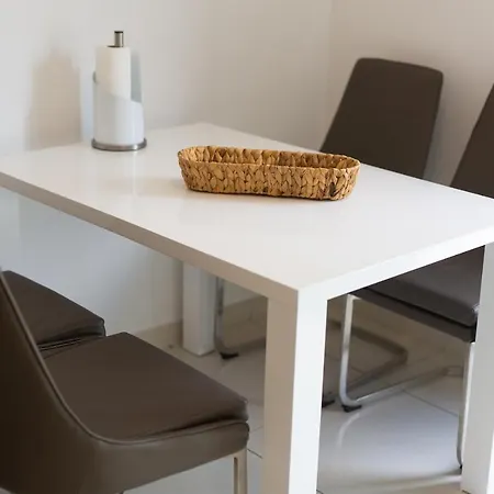 Luxury Aronia Apartment