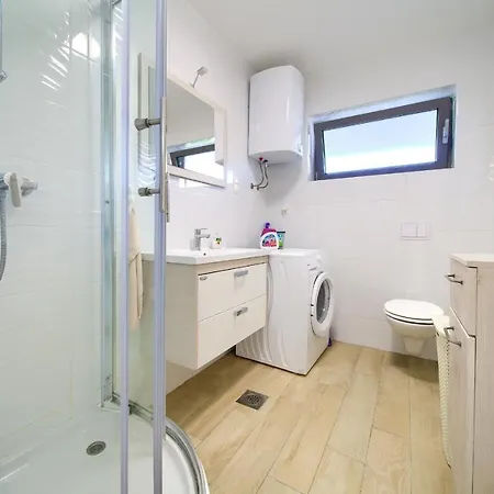 Luxury Aronia Apartment